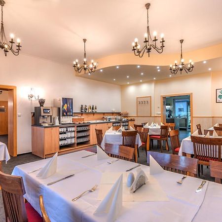 פבלוב Wellness Hotel Iris מראה חיצוני תמונה