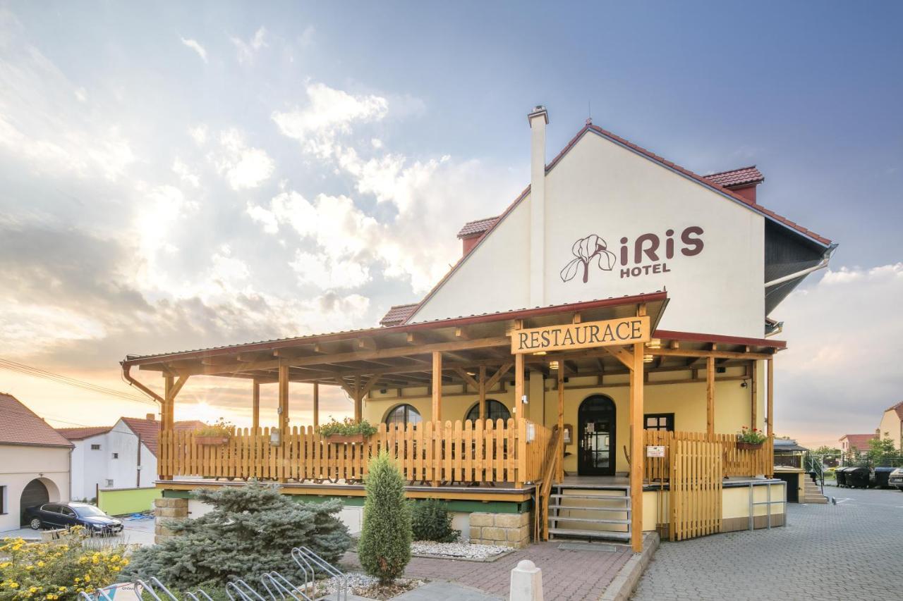 פבלוב Wellness Hotel Iris מראה חיצוני תמונה