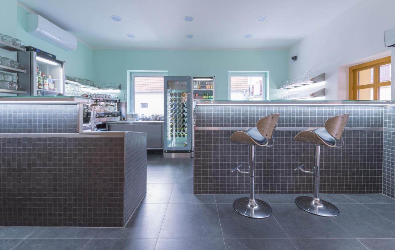 פבלוב Wellness Hotel Iris מראה חיצוני תמונה